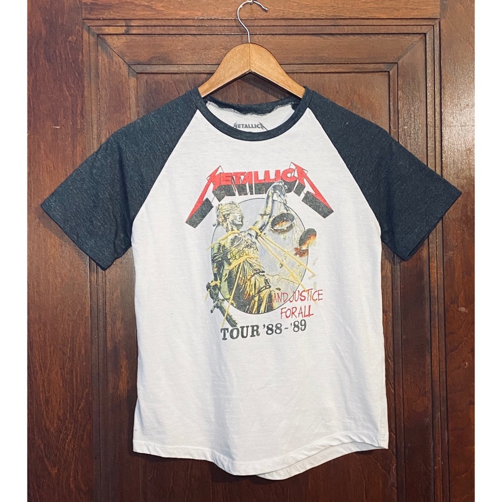 Xs Metallica graphic Tee.